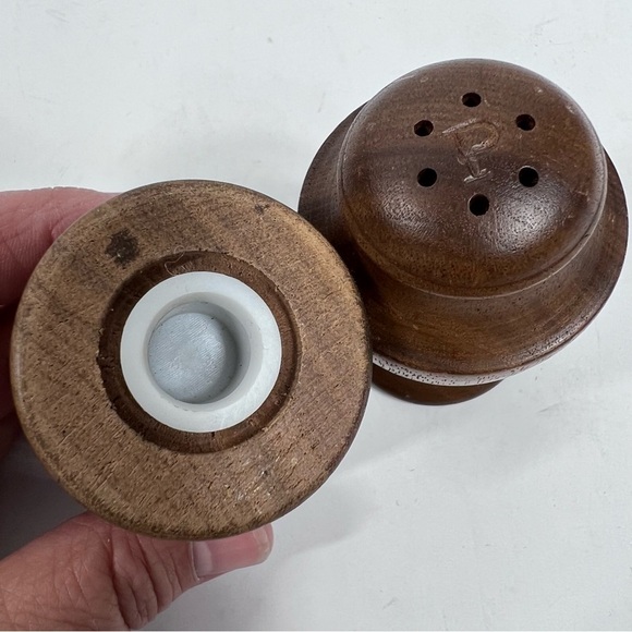 VINTAGE Mid- Century Modern Wooden Salt & Pepper Shakers - Picture 4 of 7